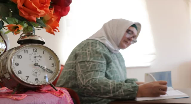 Ailesinin okumasına izin vermediği gurbetçi kadın 60 yaşında şiir kitabı yazdı
