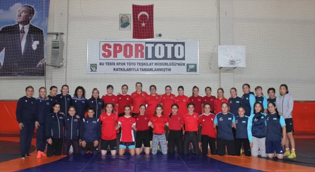 Kadın Güreş Milli Takımı’nın Azerbaycan ve Kazakistan ile ortak kampı sürüyor 