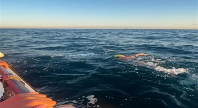 Genç yüzücü Aysu Türkoğlu, Manş Denizi’ni 16 saat 28 dakikada geçti