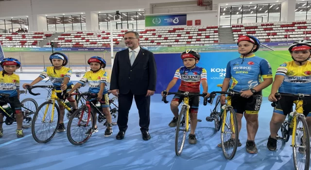 Gençlik ve Spor Bakanı Kasapoğlu, Konya Olimpik Veledromu’nda incelemelerde bulundu: