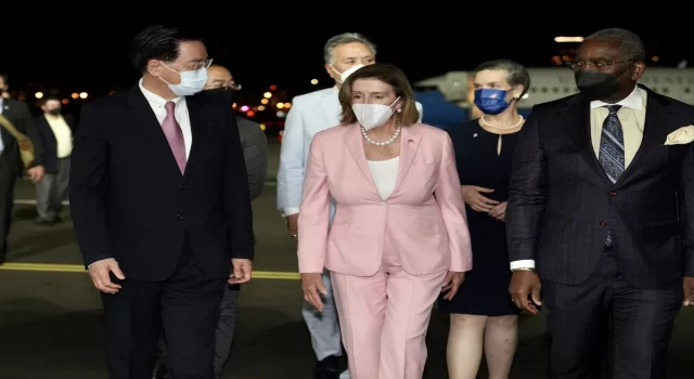 ABD Temsilciler Meclisi Başkanı Pelosi, Çin’in tehditlerine rağmen Tayvan’a ulaştı