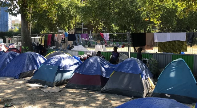 Fransa’da boğucu sıcaklar çadırlarda yaşayan evsiz aileleri tehlikeye atıyor
