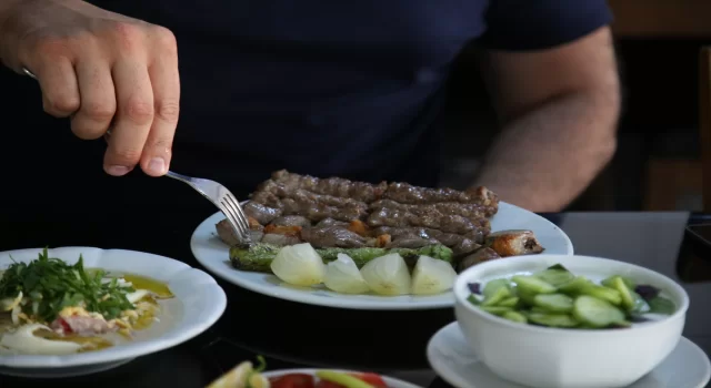 Antalya’nın katkısız lezzeti: Şiş köfte