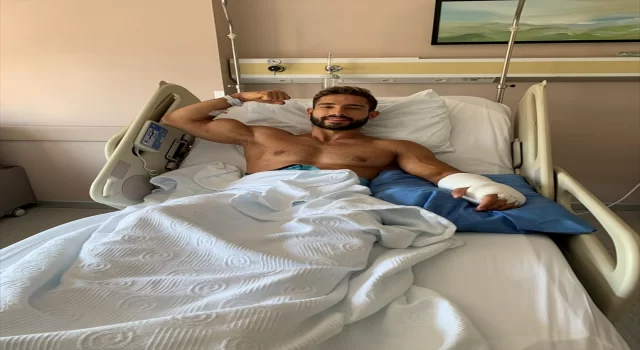 Sol el tarak kemiği kırılan milli cimnastikçi İbrahim Çolak, ameliyat edildi