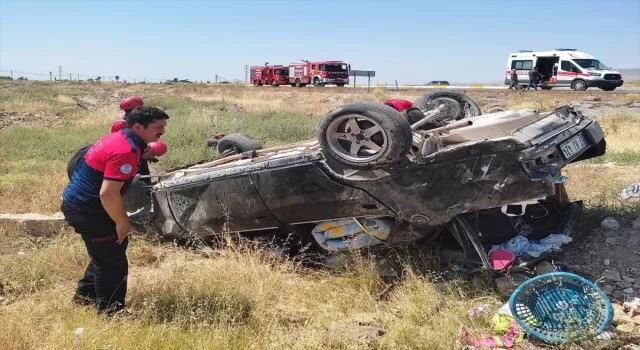 Denizli’de devrilen otomobildeki kadın öldü, eşi ve 2 kızı yaralandı