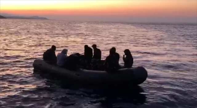 Çanakkale açıklarında geri itilen 13 düzensiz göçmen kurtarıldı