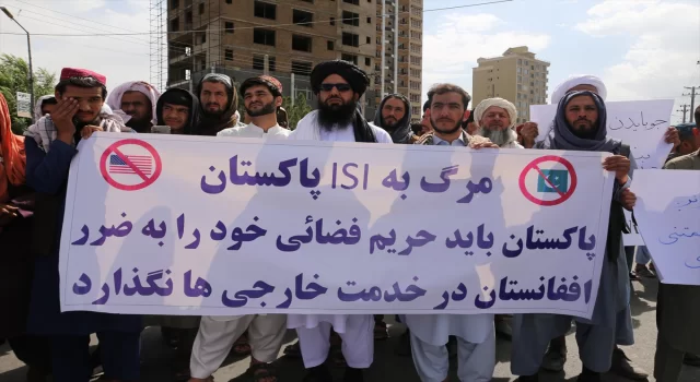Afganistan’da bazı gruplar, ezZevahiri’nin öldürüldüğü saldırıyı protesto etti