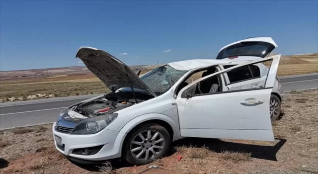 Sivas’ta devrilen otomobildeki 4 kişi yaralandı