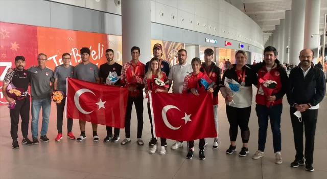 Dünya Şampiyonası’nın genç atletleri yurda döndü