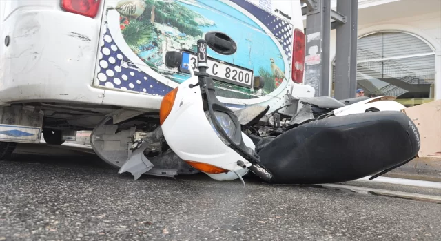 Mersin’de otomobilin çarptığı motosikletteki 2 kişi yaralandı