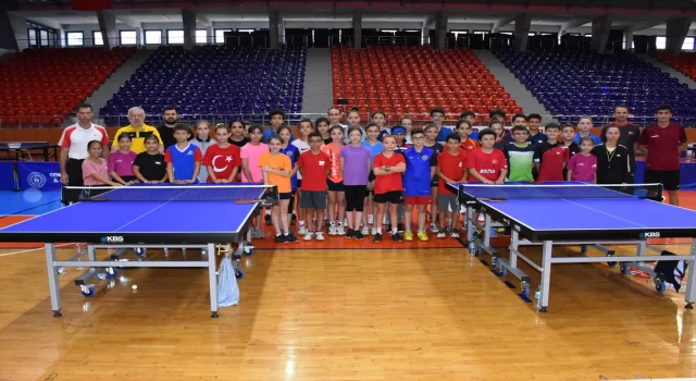 Masa tenisinin küçük sporcuları Ordu’da geleceğe hazırlanıyor
