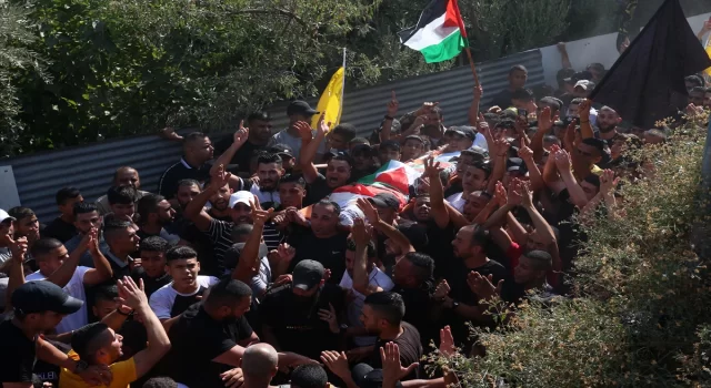 Batı Şeria’da İsrail askerlerince öldürülen Filistinli genç toprağa verildi