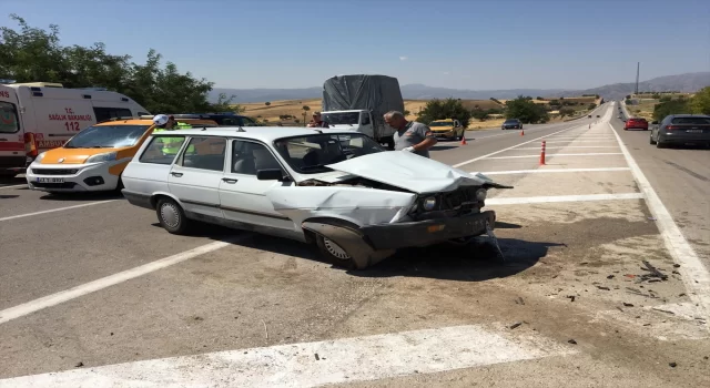 Elazığ’da iki otomobilin çarpıştığı kazada 5 kişi yaralandı