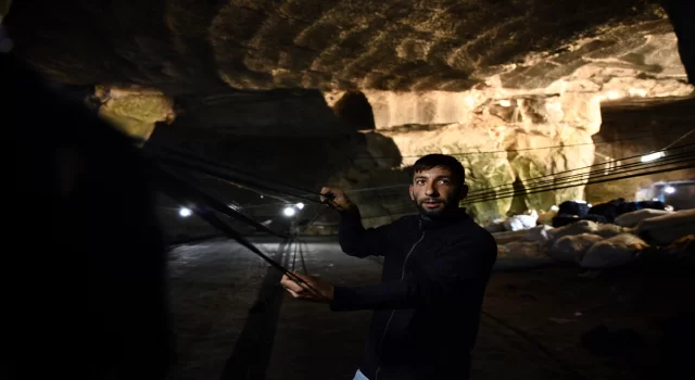 Gaziantep’te sıcak havadan etkilenmeyen kendir ustaları mağaralarda üretimlerini sürdürüyor