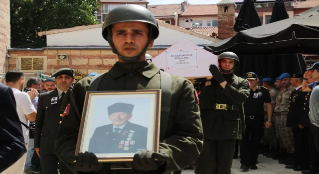 Türkiye’nin en yaşlı gazisi Cesuroğlu’nun cenazesi, Kastamonu’da toprağa verildi