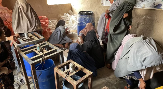 Afgan kadın Can, işsiz kadınlara umut olmak için üretim tesisleri kurdu