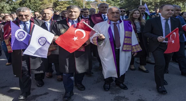 Atatürk Üniversitesinde yeni öğretim yılı açılışı dolayısıyla yürüyüş düzenlendi