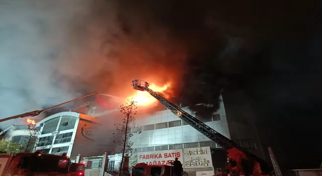 GÜNCELLEME Sultanbeyli’de tencere imalathanesinde yangın çıktı