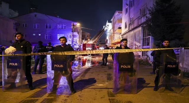 Kadıköy’de bir binada meydana gelen patlamanın ardından çıkan yangın söndürüldü