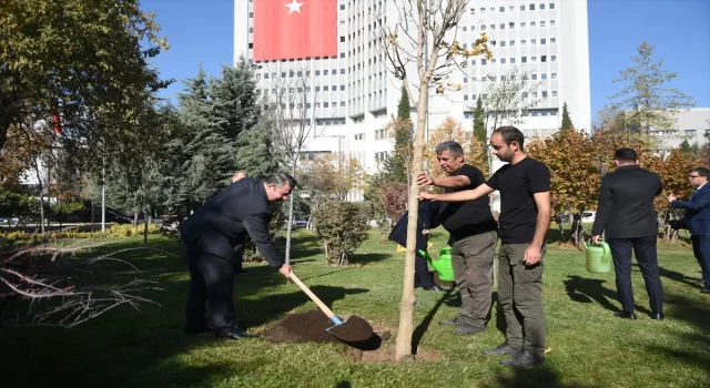 ”Milli Ağaçlandırma Günü” kapsamında Dışişleri Bakanlığı bahçesine 44 fidan dikildi