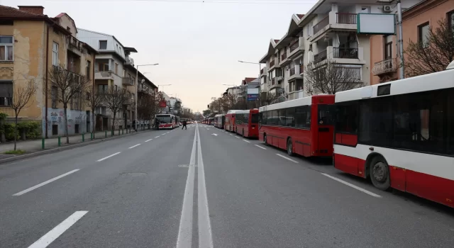 Kuzey Makedonya’nın başkenti Üsküp’te şehir içi otobüs şirketleri grev yaptı