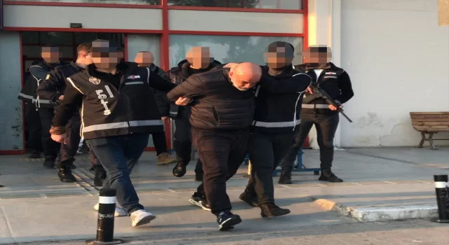 Suç örgütü elebaşı olduğu iddiasıyla KKTC’de yakalanan sanık Adana’ya getirildi