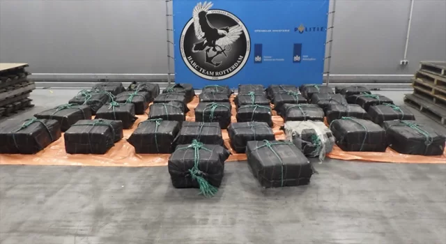 Hollanda’nın Rotterdam Limanı’nda bir haftada yaklaşık 5 ton kokain ele geçirildi