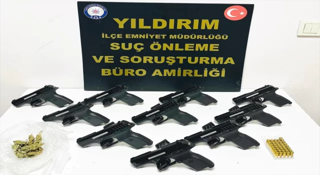 Bursa’da bir iş yerinde ve araçta 10 tabanca bulundu