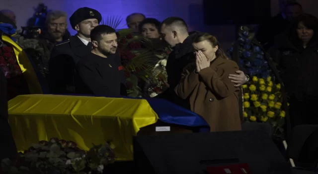 Ukrayna’da helikopter kazasında hayatını kaybedenler için cenaze töreni düzenlendi