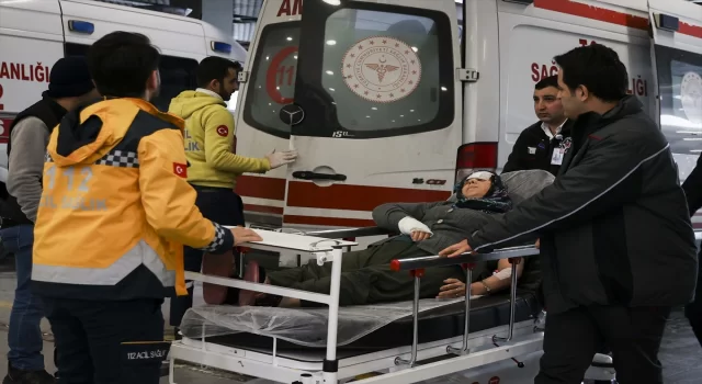 Adıyaman’da enkazdan kurtarılan aynı aileden 3 kişi İstanbul’a getirildi