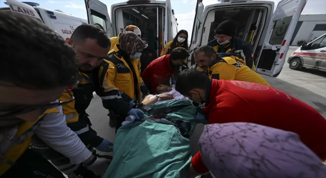 Depremde yaralanan 6 kişi Adana’dan Ankara’ya ambulans uçaklarla getirildi