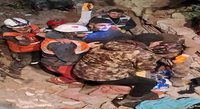 Gaziantep’te enkaz altında kalan Adnan 94 saat sonra kurtarıldı