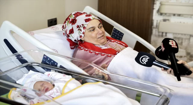Hatay’daki depremde evleri ağır hasar gören kadın İstanbul’da doğum yaptı
