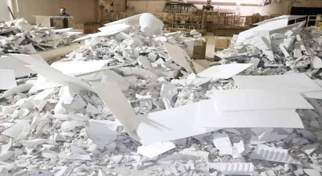 Kayseri’de hissedilen deprem seramik fabrikasında 100 tonluk çamur silosunu devirdi