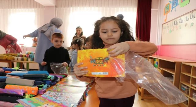 Karabük’te minik öğrenciler depremzede akranlarına hediye paketi hazırladı