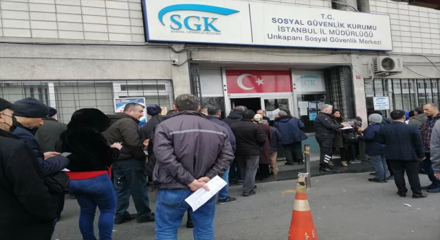 GÜNCELLEME İstanbul’daki SGK binalarında EYT yoğunluğu