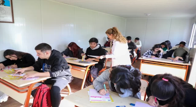 Adana’da sınava hazırlanan öğrenciler için konteyner eğitim alanı oluşturuldu