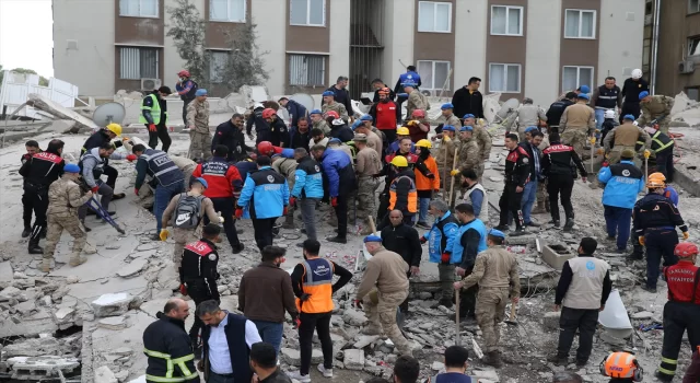 GÜNCELLEME 2 Şanlıurfa’da 6 katlı bina yıkıldı