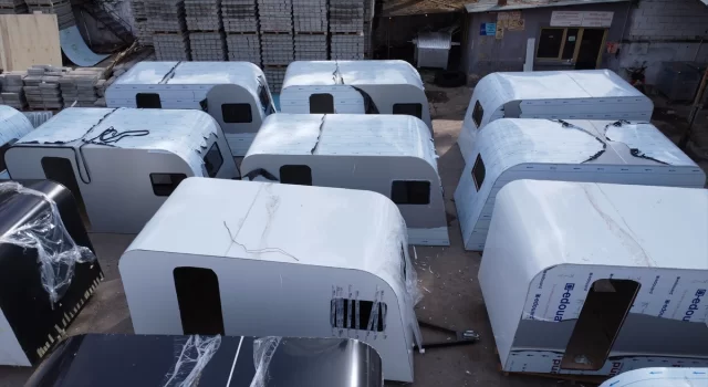Manisa’da hayırseverlerin desteğiyle üretilen karavanlar deprem bölgesine gönderiliyor