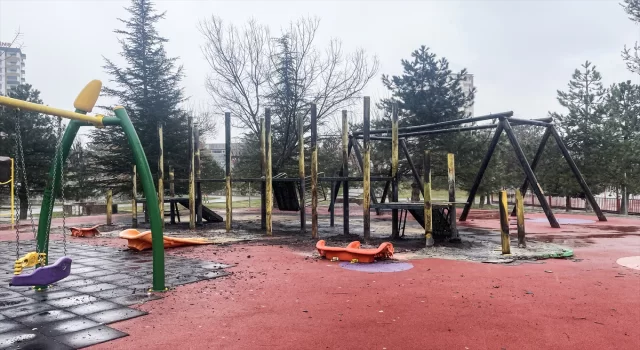 Kayseri’de çocuk oyun parkı yangında kullanılamaz hale geldi