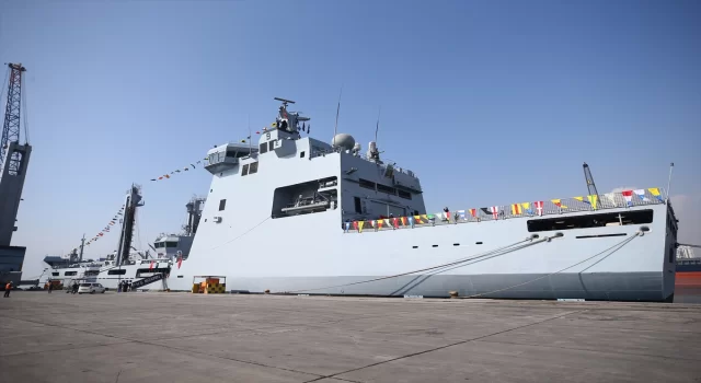 Pakistan’dan yardım malzemesi taşıyan ikinci askeri gemi Mersin Limanı’na geldi