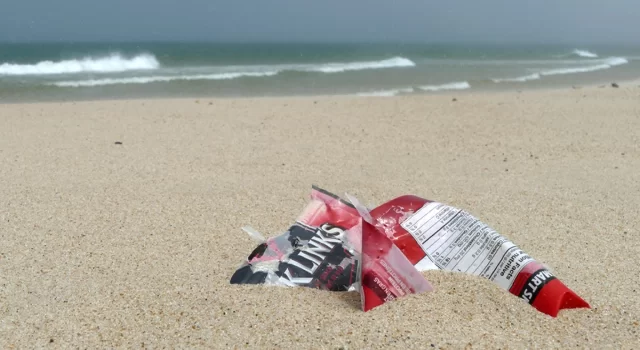 Kanada’nın Robinson Crusoe’su ıssız adada plastiklerle mücadele ediyor