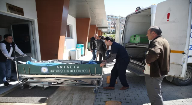 Antalya’da trafik kazasında hayatını kaybeden 3 depremzedenin cenazesi yakınlarına teslim edildi