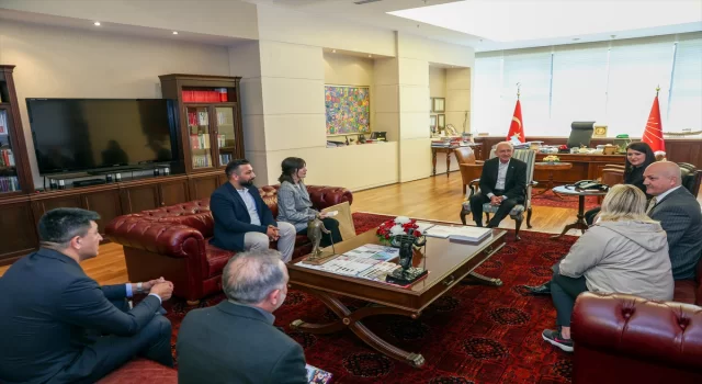 CHP Genel Başkanı Kılıçdaroğlu, öldürülen 4 kadının aileleriyle bir araya geldi