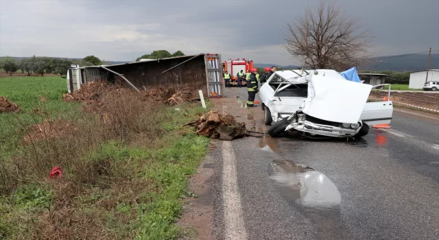 Manisa’da kamyonla çarpışan otomobildeki 2 kişi öldü