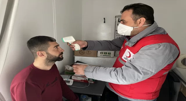 Türk Kızılay mobil sağlık aracı, Malatya’da depremzedelere hizmeti sürdürüyor 