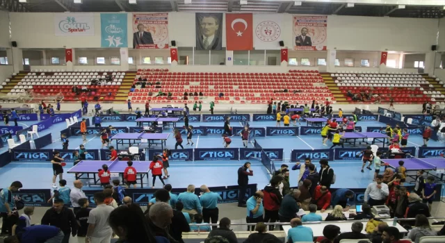 Türkiye Minikler ve Küçükler Ferdi Masa Tenisi Şampiyonası Amasya’da sürüyor