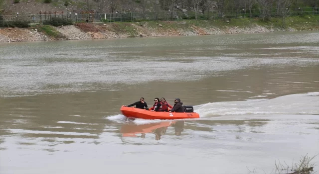Tunceli’de suda kaybolan 3 kişi Munzur Çayı ve Uzunçayır Baraj Gölü’nde aranıyor