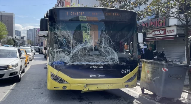 Ümraniye’de İETT otobüsünün çarptığı kamyonetin sürücüsü yaralandı