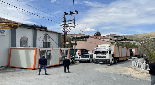 CHP Genel Başkan Yardımcısı Ağbaba Malatya’da esnafa konteyner teslim etti